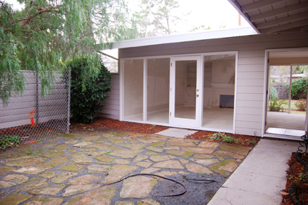 609 Alger front patio