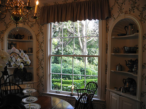 breakfast room