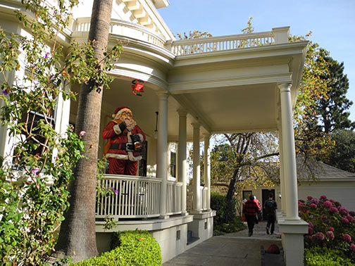 Santa and porte-cochere