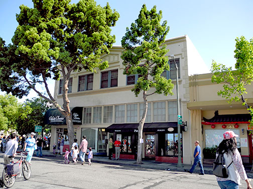 435 Emerson