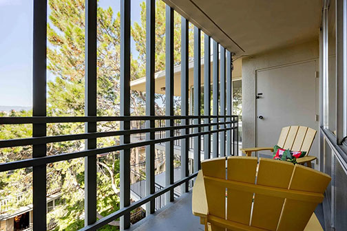 balcony