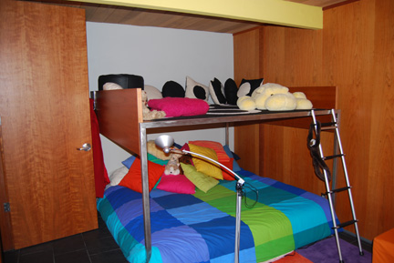 Pull-down bed