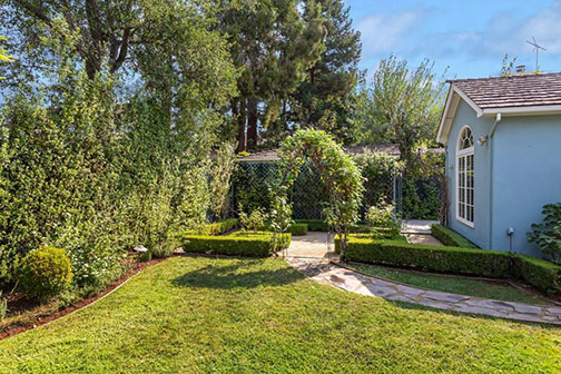 greenery arch