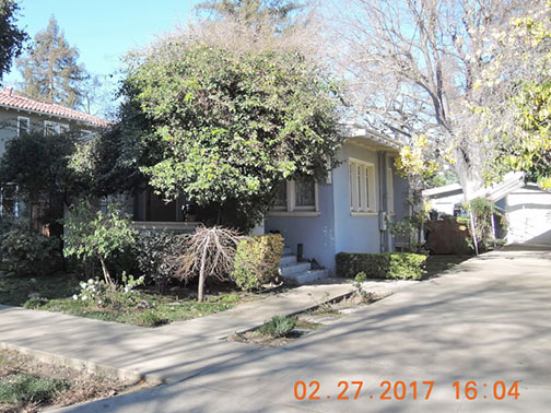 driveway view of house